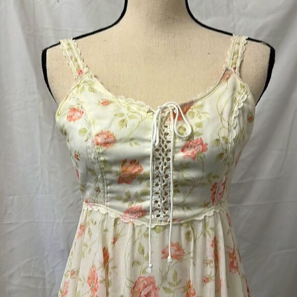 Vintage Gunne Sax Rose bush lace up dress size 5 - Picture 3 of 16